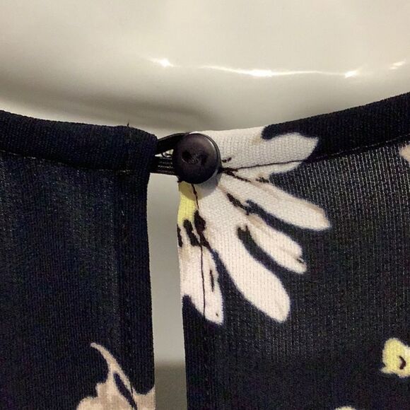 LE CHATEAU V-NECK NAVY BLUE OVERSIZED TIE WAIST ROMPER SIZE S NWOT - Picture 12 of 15